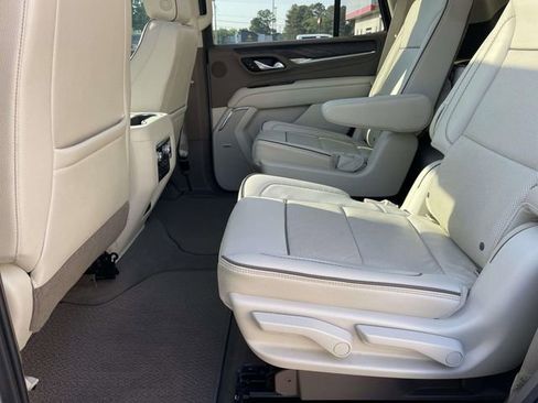 Used 2021 GMC Yukon Denali w/ Denali Premium Package AWD/4WD image 10
