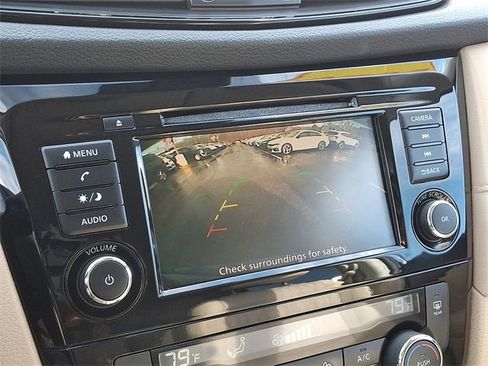 Used 2020 Nissan Rogue SV image 17