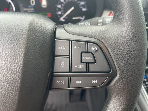 Used 2025 Toyota Sienna LE w/ LE Plus Package FWD image 34