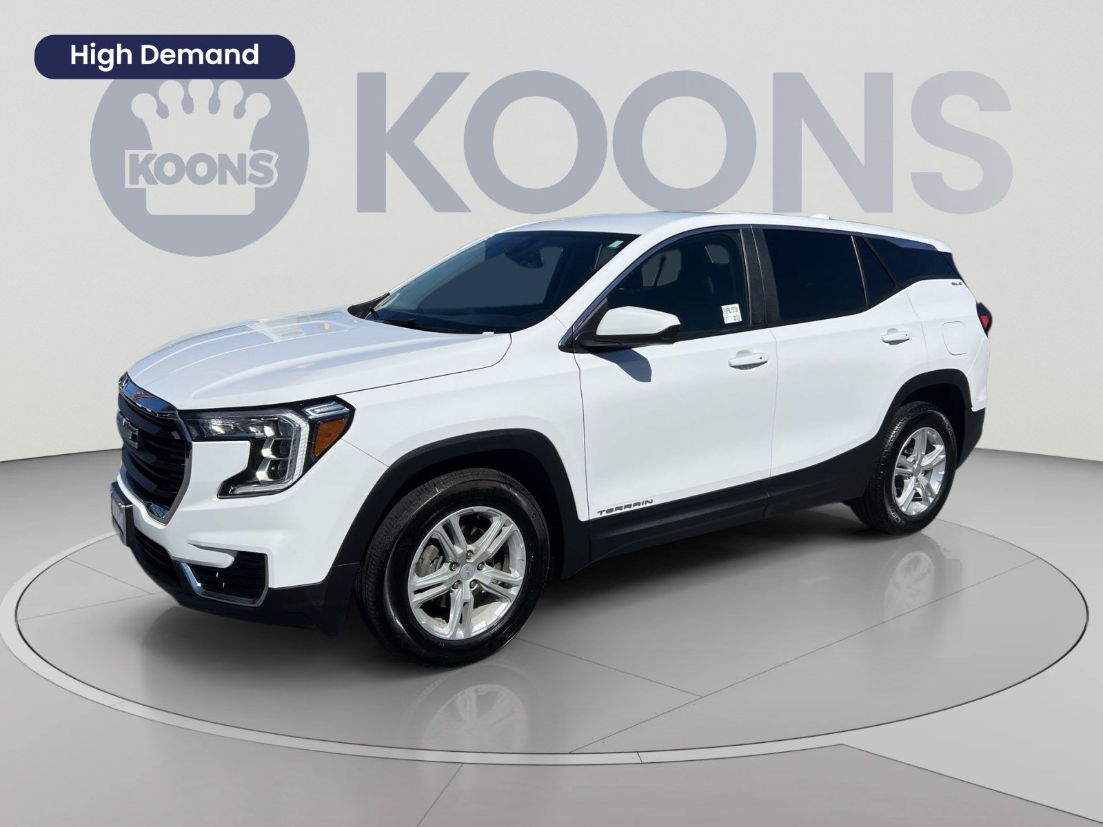 Used 2024 GMC Terrain SLE FWD image 1