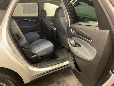 Used 2019 Buick Enclave Essence AWD/4WD image 30