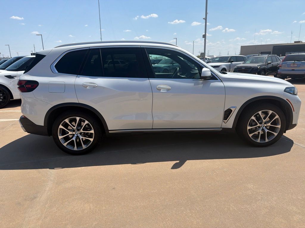 Used 2024 BMW X5 xDrive40i w/ Premium Package AWD/4WD image 3