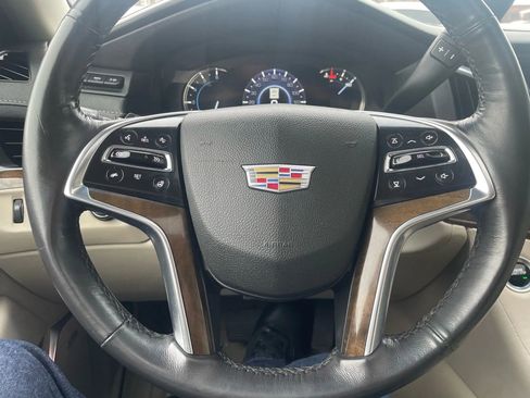 Used 2019 Cadillac Escalade ESV Luxury image 7