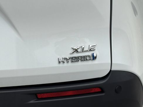 Used 2023 Toyota Sienna XLE FWD image 30