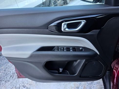 Used 2022 Jeep Compass Limited image 21