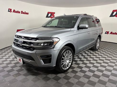 Used 2024 Ford Expedition Limited AWD/4WD image 2