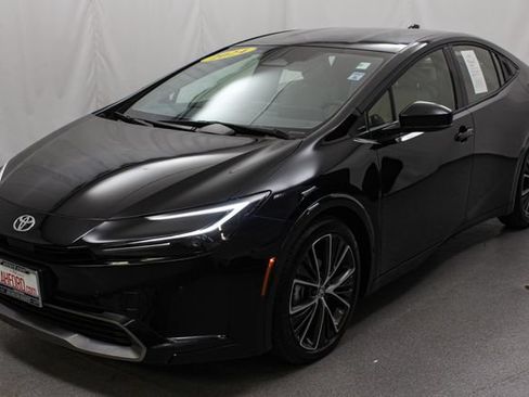 Used 2024 Toyota Prius XLE FWD image 5