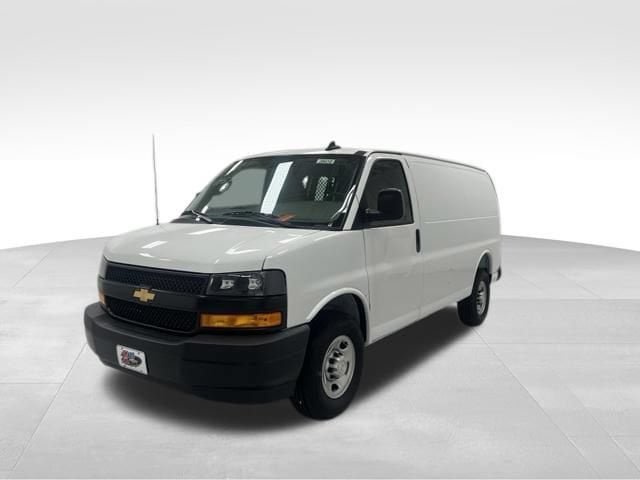 New 2026 Chevrolet Express 2500 w/ Driver Convenience Package RWD image 3