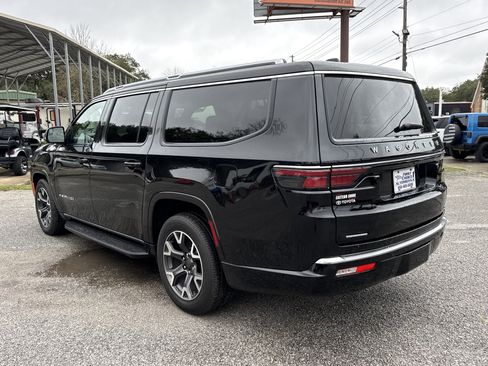 Used 2023 Jeep Wagoneer L Series III w/ Preferred Equipment Group image 3