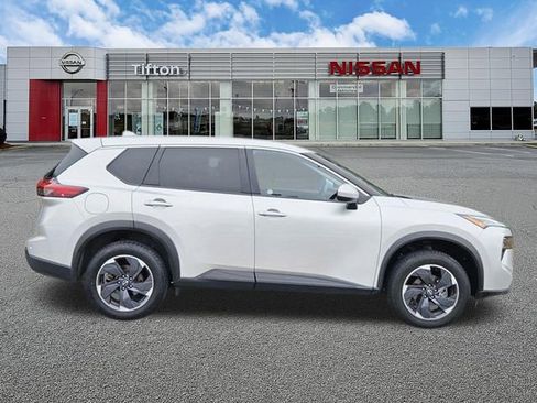 Certified 2024 Nissan Rogue SV FWD image 3