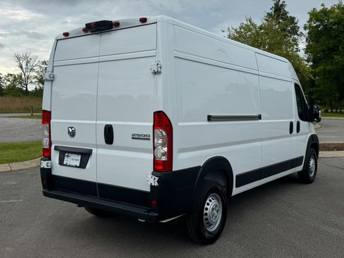 Used 2025 RAM ProMaster 2500 w/ Convenience Group image 4