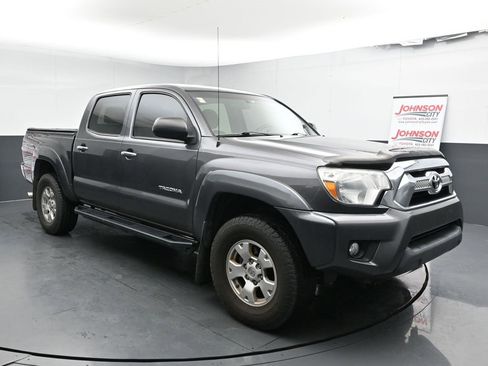 Used 2015 Toyota Tacoma 4x4 Double Cab image 2