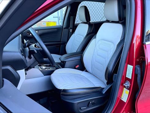 Certified 2023 Ford Escape SE w/ PHEV Premium Package image 7