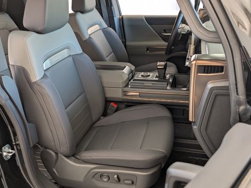 Used 2025 GMC Hummer EV 2X image 23