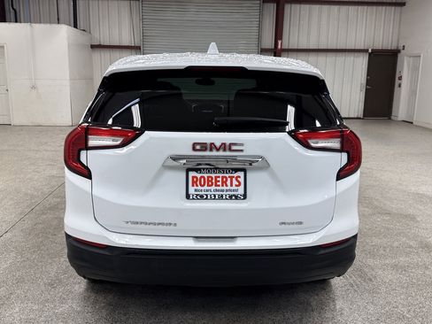 Used 2024 GMC Terrain SLE image 14
