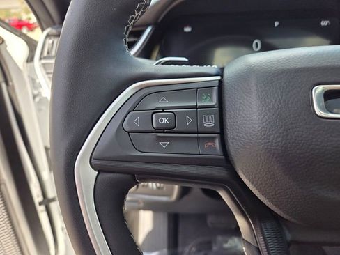 New 2025 Jeep Grand Cherokee Altitude image 29