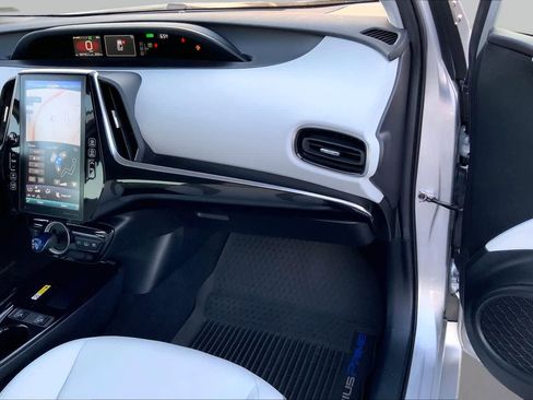 Used 2021 Toyota Prius Prime XLE FWD image 18