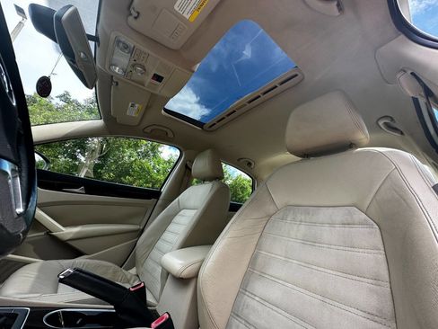 Used 2014 Volkswagen Passat 1.8T SEL Premium image 11
