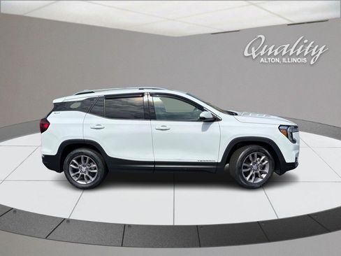 Used 2024 GMC Terrain SLT FWD image 3