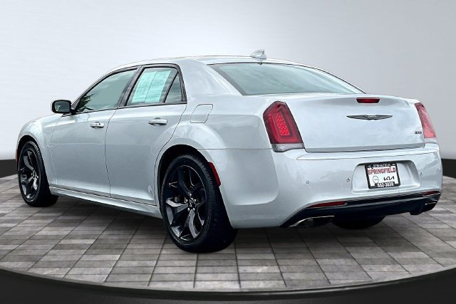 Used 2021 Chrysler 300 Touring L RWD image 4