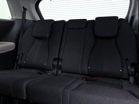 Certified 2023 Kia Carnival LX image 35