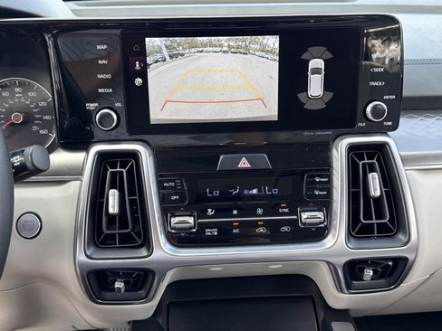 Used 2023 Kia Sorento EX image 9