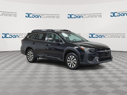 Used 2023 Subaru Outback Premium AWD/4WD image 2