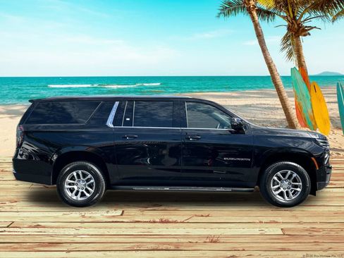 Used 2026 Chevrolet Suburban LT w/ Comfort Package RWD image 7
