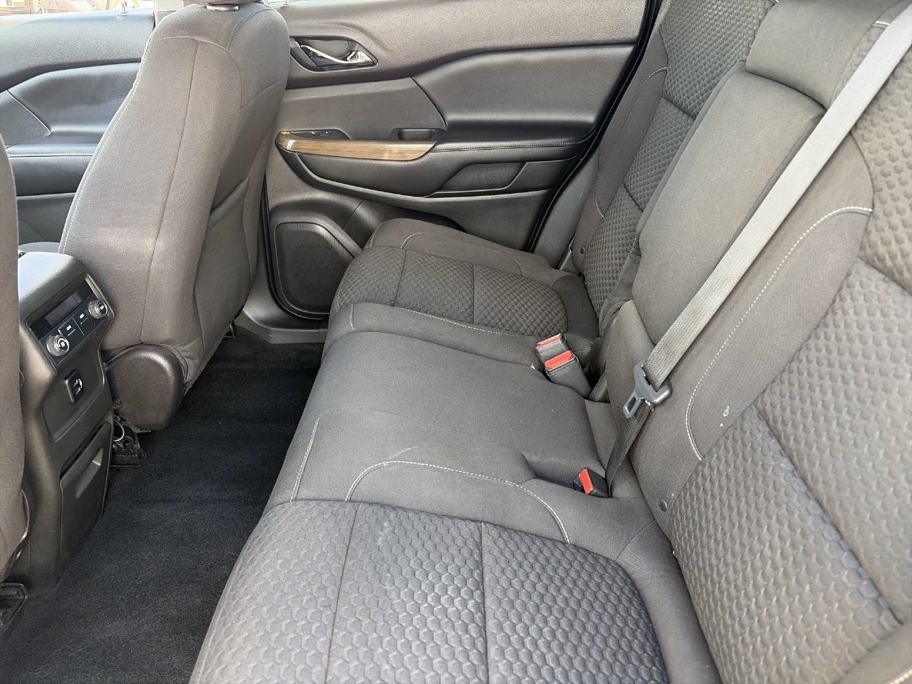 Used 2017 GMC Acadia SLE FWD image 16