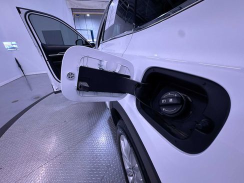 Used 2022 Kia Telluride LX AWD/4WD image 36