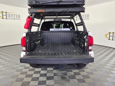 Used 2018 Toyota Tacoma TRD Off-Road w/ Technology Package AWD/4WD image 35