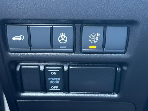 Used 2023 Nissan Armada SL w/ Captain's Chairs Package image 45