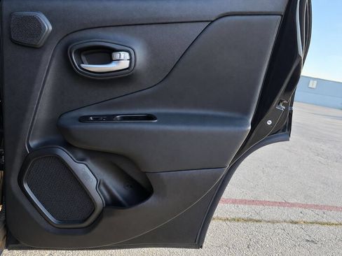 Used 2023 Jeep Renegade Altitude w/ Sun/Sound Group AWD/4WD image 39