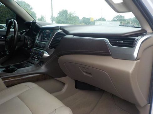 Used 2019 Chevrolet Suburban LT RWD image 33