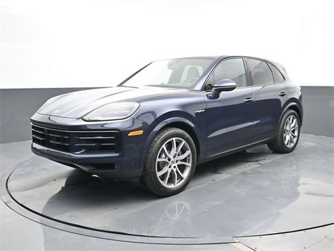 Used 2025 Porsche Cayenne E-Hybrid image 1