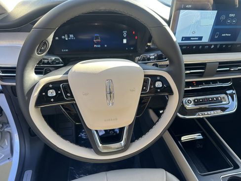 New 2026 Lincoln Corsair Premiere image 13