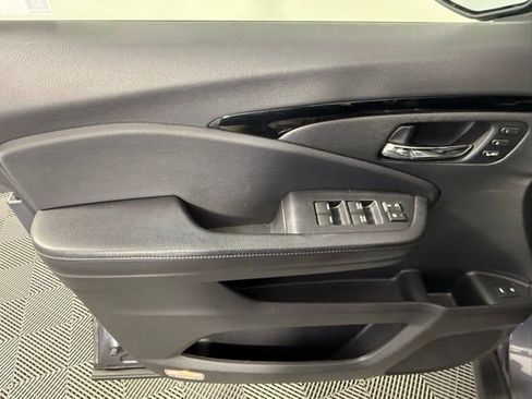 Used 2019 Honda Pilot Touring image 14