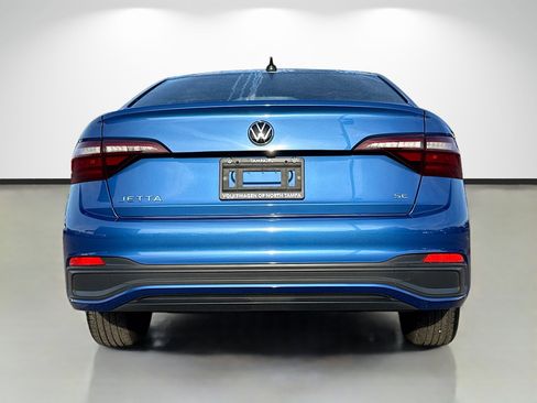 Used 2023 Volkswagen Jetta SE w/ Panoramic Sunroof Package image 4