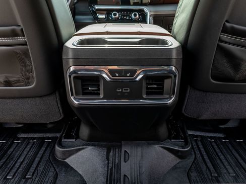 Used 2026 GMC Sierra 3500 Denali Ultimate w/ LPO, Black Badging Package image 33