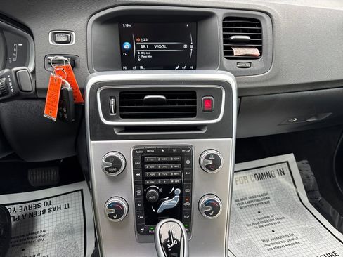 Used 2017 Volvo S60 T5 Dynamic w/ Vision Package image 25