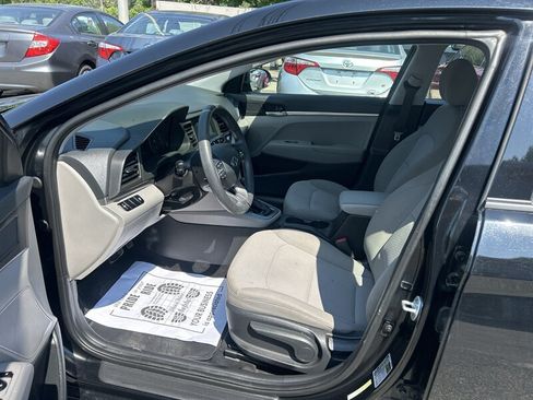 Used 2019 Hyundai Elantra SE FWD image 11