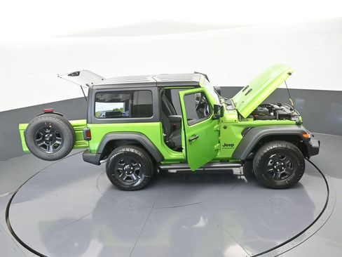 Used 2025 Jeep Wrangler Sport image 59