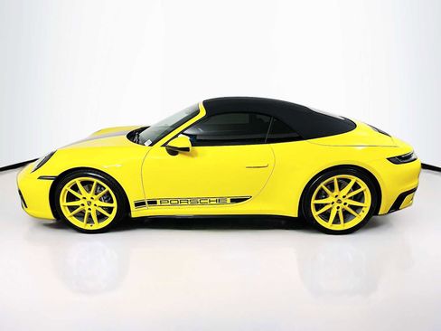 Certified 2022 Porsche 911 Carrera 4 AWD/4WD image 2
