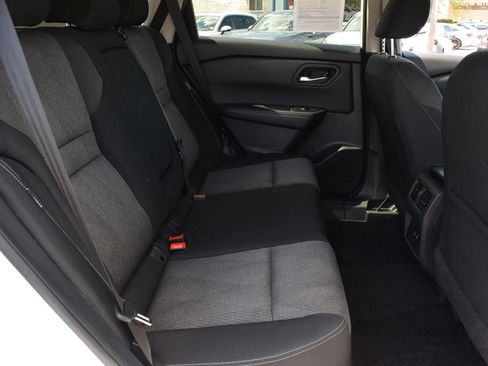 Used 2024 Nissan Rogue SV AWD/4WD image 17