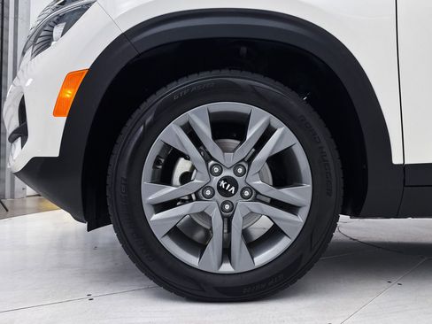 Used 2021 Kia Seltos S image 14