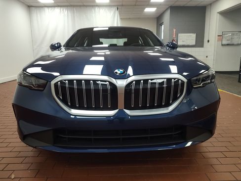Used 2026 BMW 530i xDrive AWD/4WD image 5