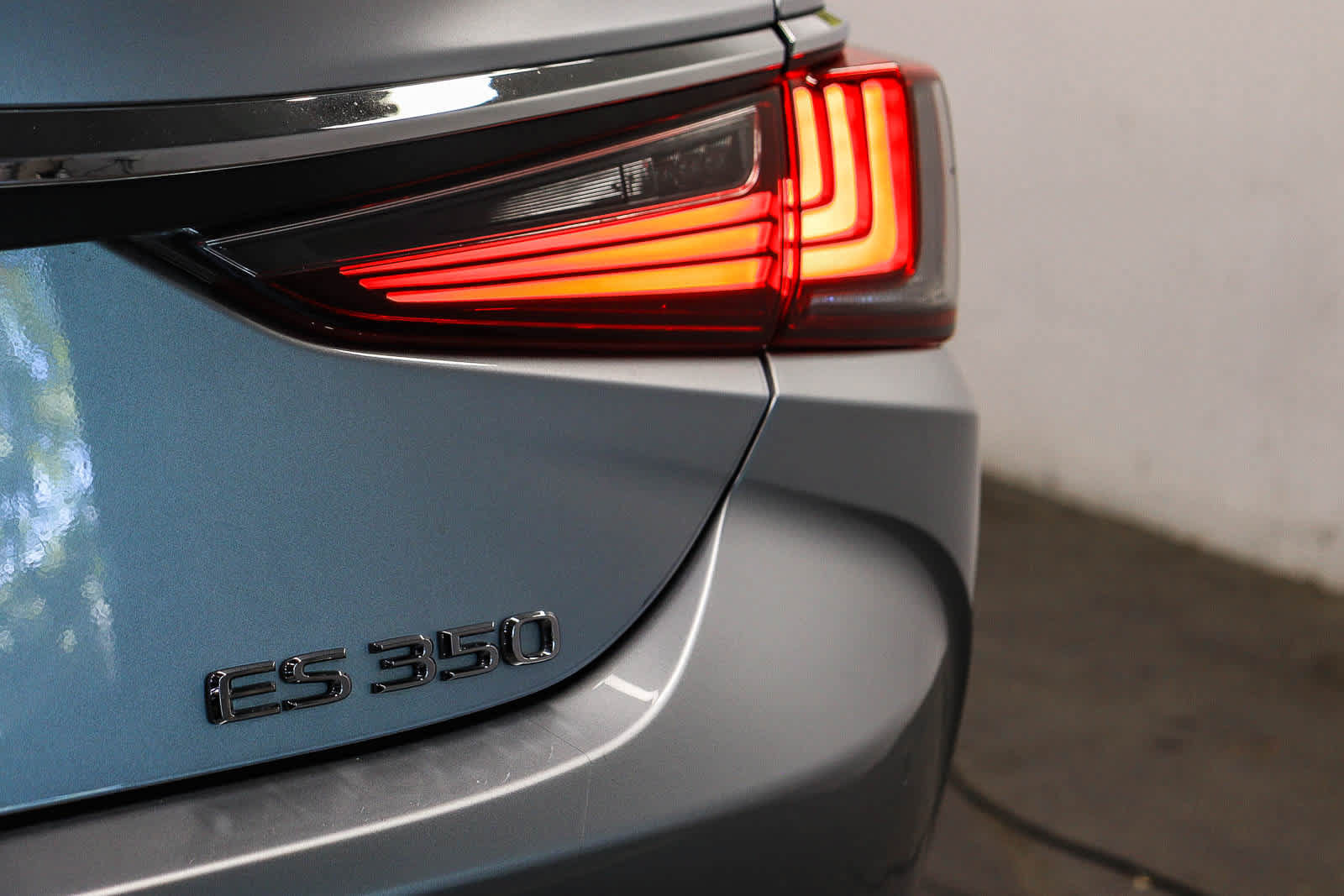 Used 2025 Lexus ES 350 w/ Premium Package FWD image 11