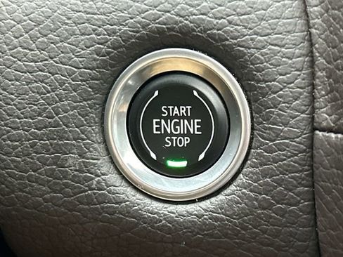 Used 2022 GMC Yukon Denali image 36