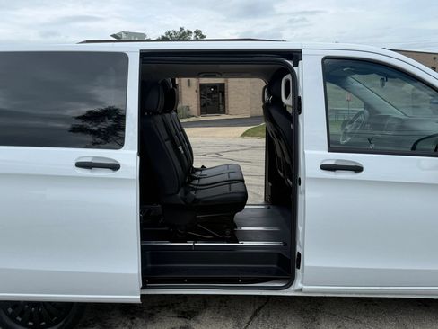 Used 2019 Mercedes-Benz Metris Passenger image 11