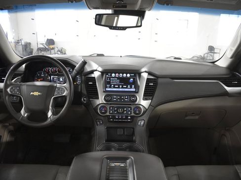 Used 2017 Chevrolet Suburban LT w/ LT Signature Package image 10